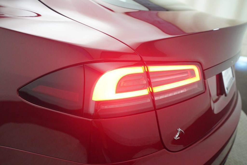 Tesla Model S AWD
